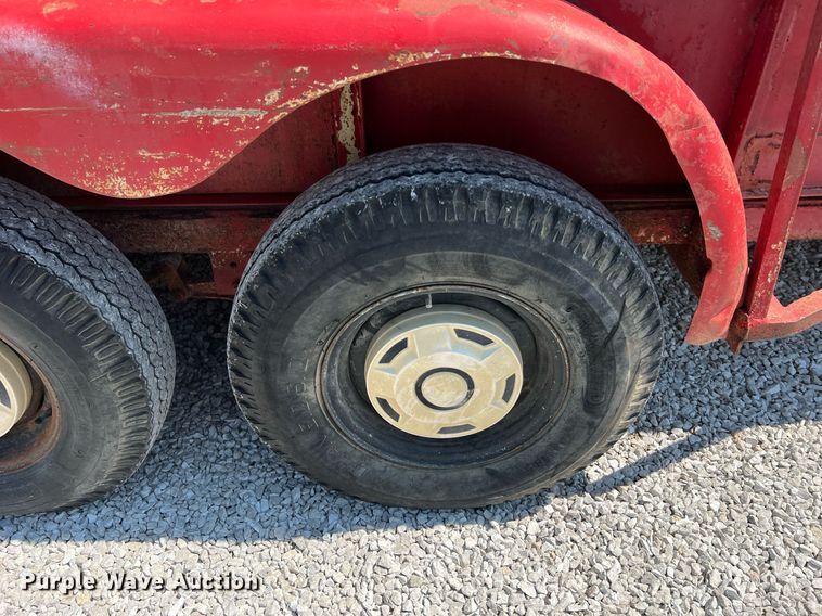 image for item II9143 1982 R&B  livestock trailer