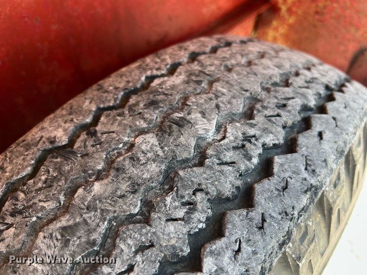 image for item II9143 1982 R&B  livestock trailer