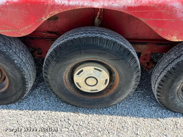 image for item II9143 1982 R&B  livestock trailer