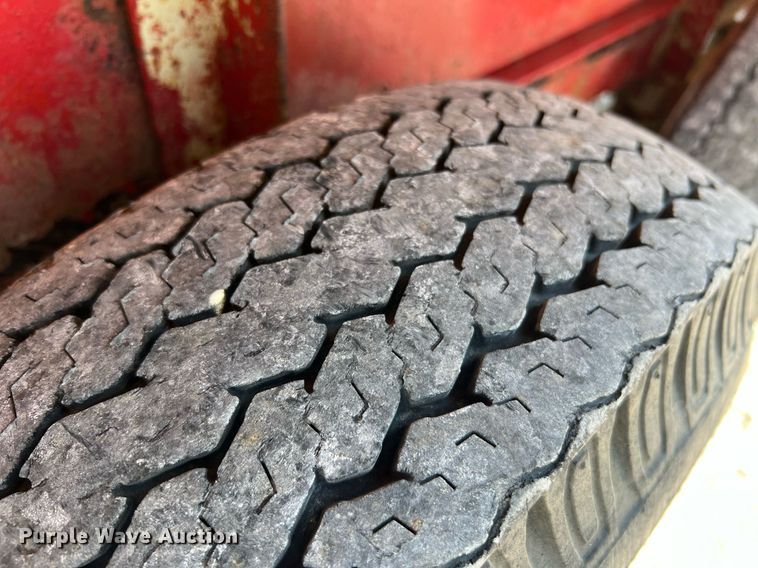 image for item II9143 1982 R&B  livestock trailer