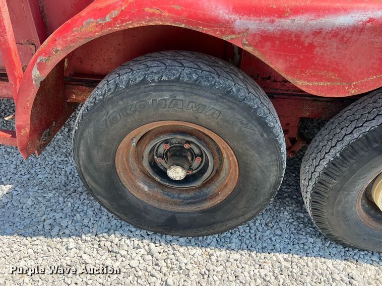 image for item II9143 1982 R&B  livestock trailer