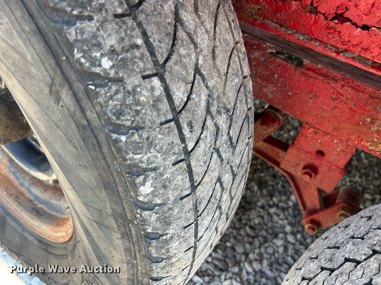 image for item II9143 1982 R&B  livestock trailer