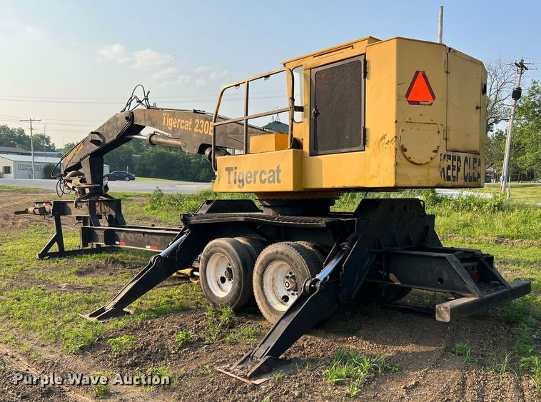 image for item II9146 2003 Tigercat 230B  log loader