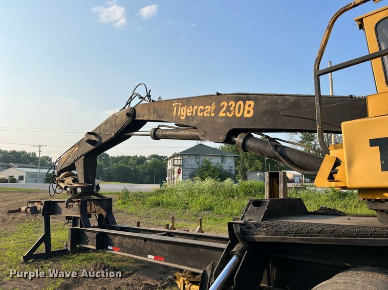image for item II9146 2003 Tigercat 230B  log loader