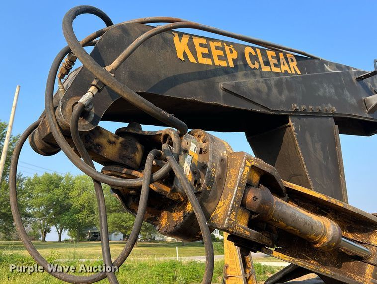 image for item II9146 2003 Tigercat 230B  log loader