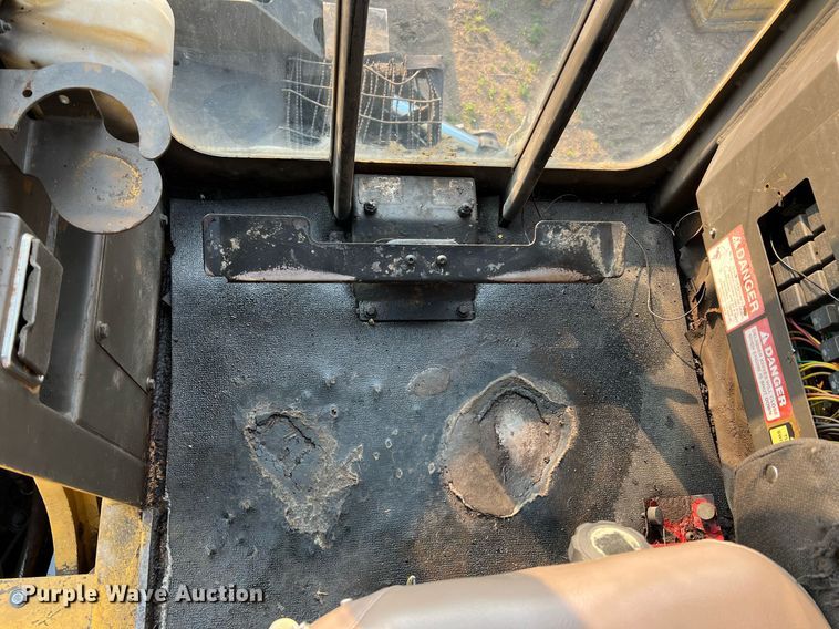 image for item II9146 2003 Tigercat 230B  log loader