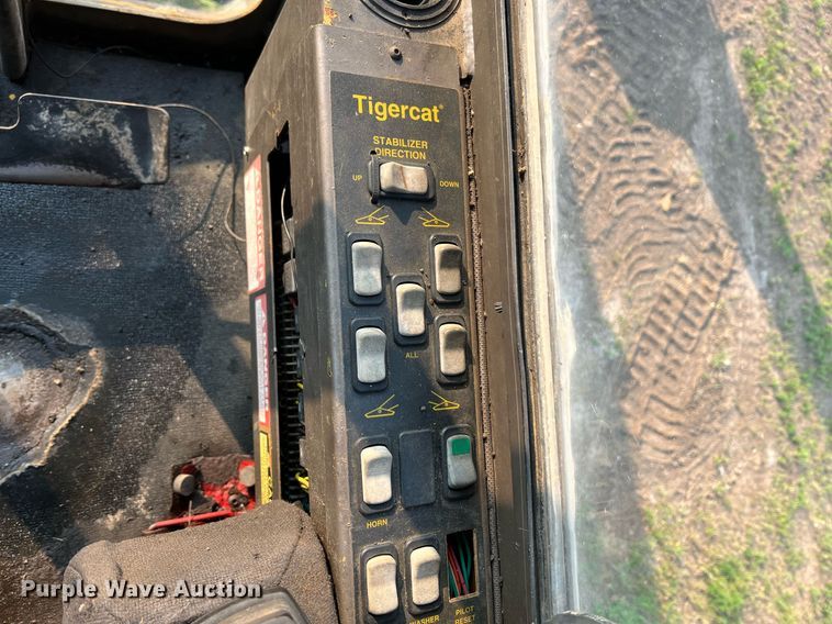 image for item II9146 2003 Tigercat 230B  log loader