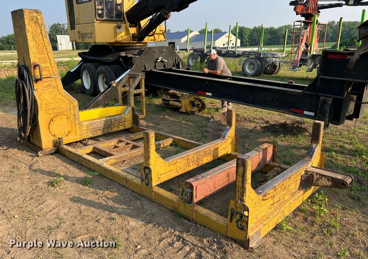 image for item II9146 2003 Tigercat 230B  log loader