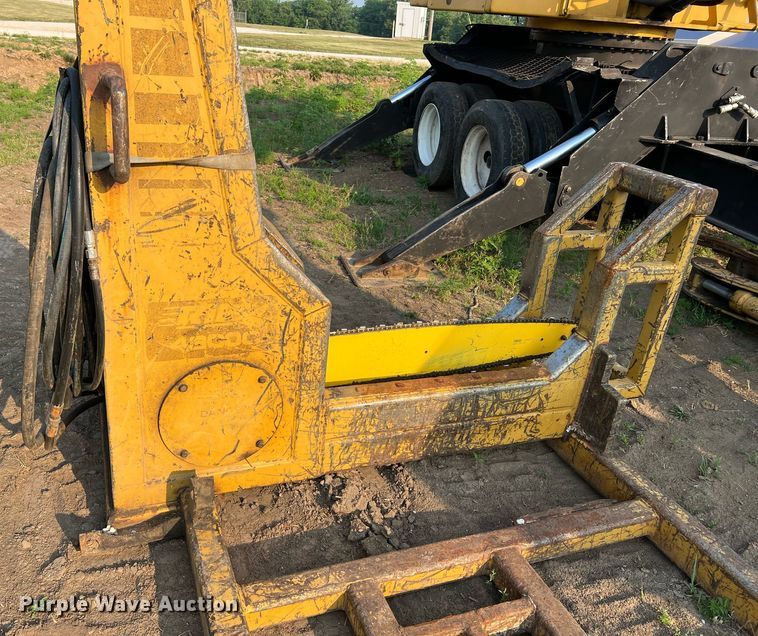 image for item II9146 2003 Tigercat 230B  log loader