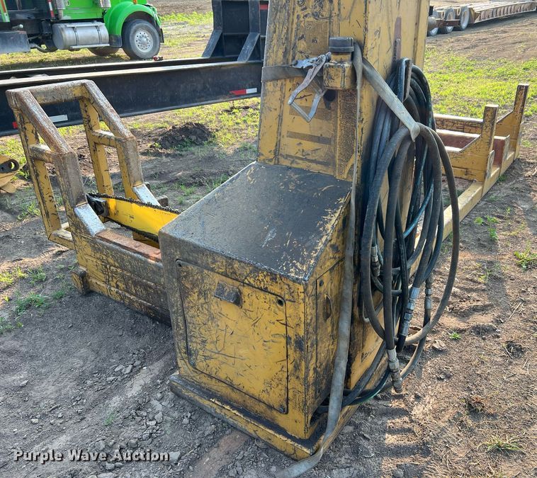 image for item II9146 2003 Tigercat 230B  log loader