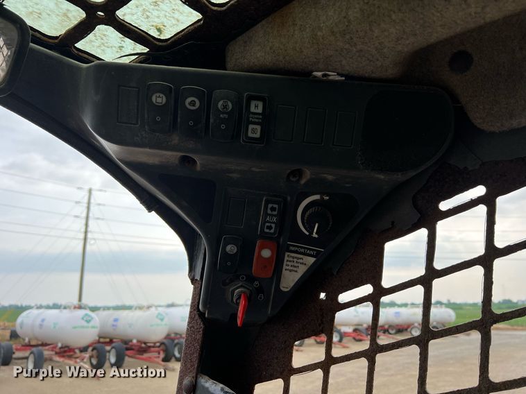 image for item II9178 2012 John Deere 326D  skid steer loader