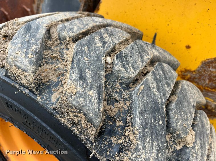 image for item II9178 2012 John Deere 326D  skid steer loader