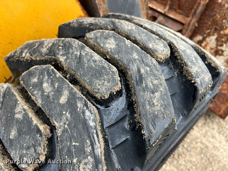 image for item II9178 2012 John Deere 326D  skid steer loader