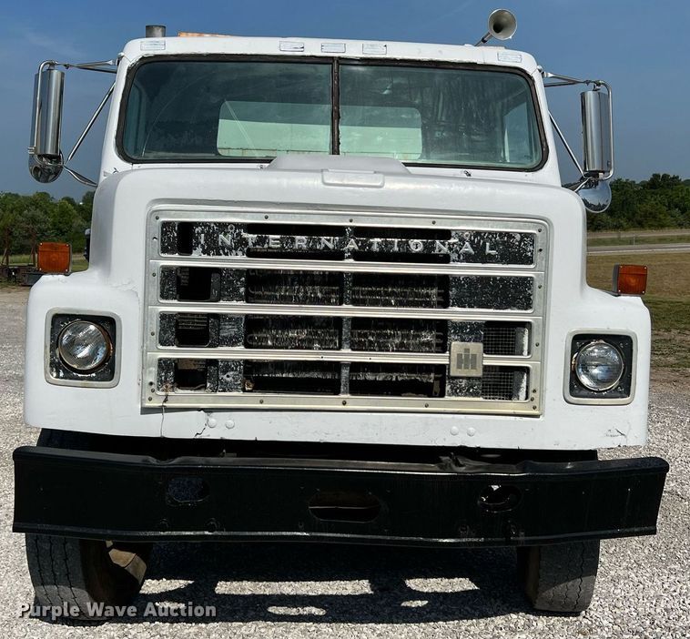 image for item II9187 1982 International F2275  dump truck