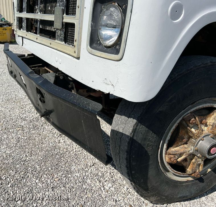 image for item II9187 1982 International F2275  dump truck