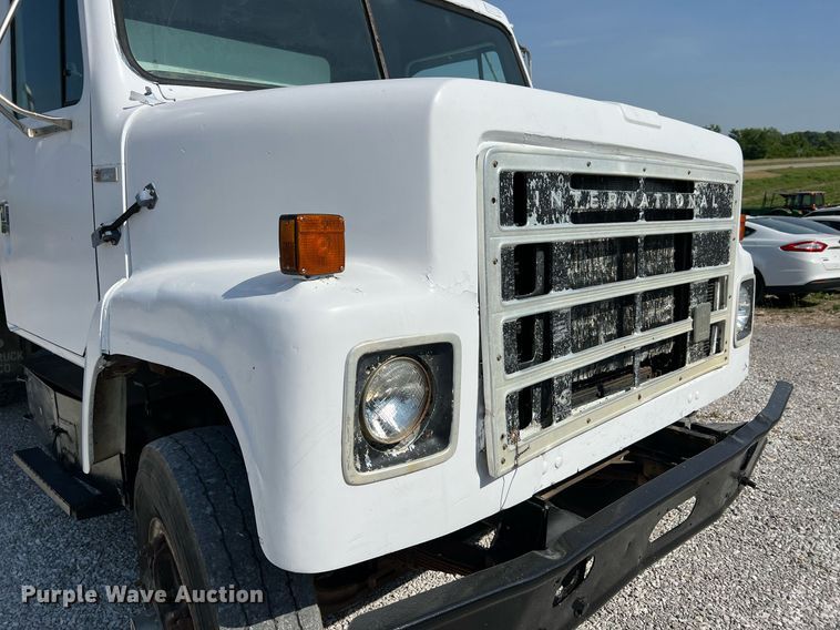 image for item II9187 1982 International F2275  dump truck