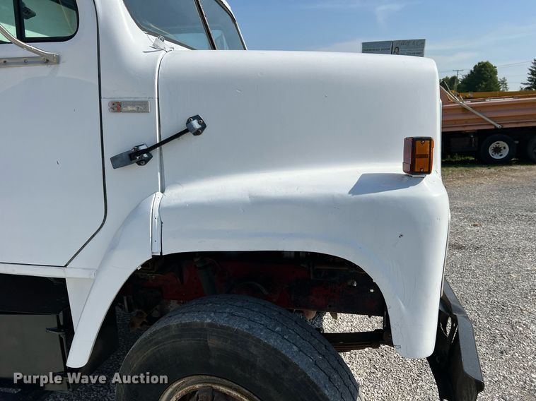 image for item II9187 1982 International F2275  dump truck