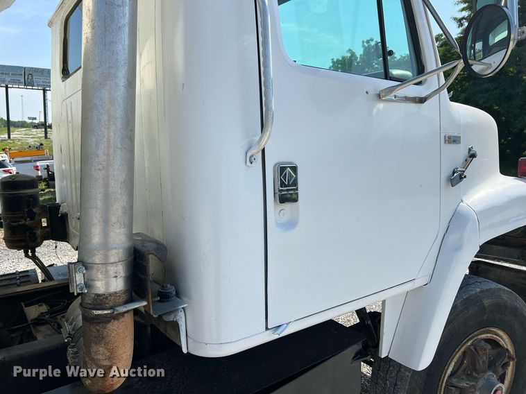 image for item II9187 1982 International F2275  dump truck