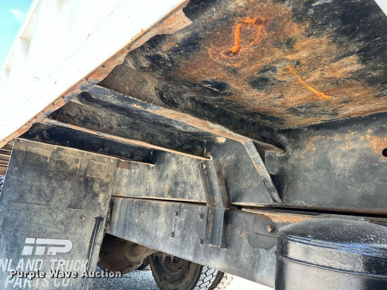 image for item II9187 1982 International F2275  dump truck