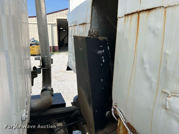 image for item II9187 1982 International F2275  dump truck