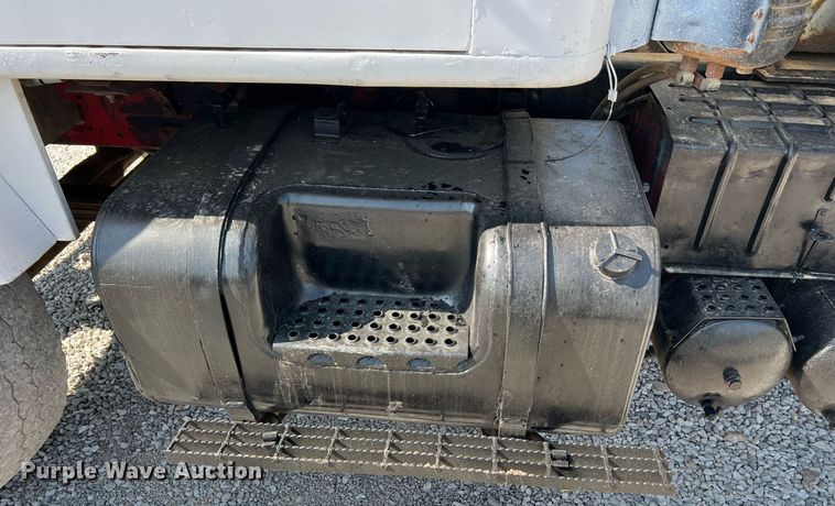 image for item II9187 1982 International F2275  dump truck