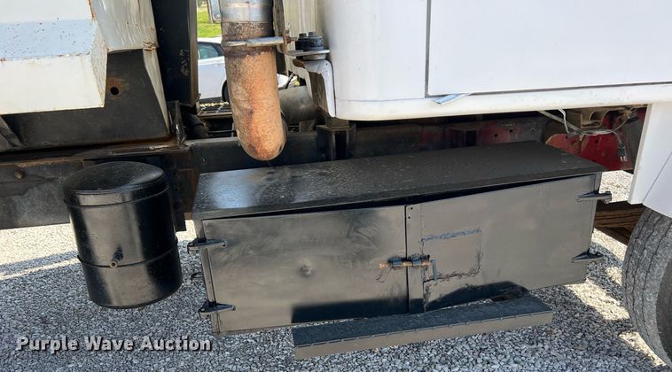 image for item II9187 1982 International F2275  dump truck