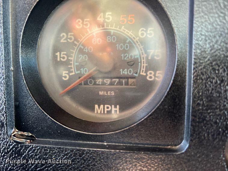 image for item II9187 1982 International F2275  dump truck