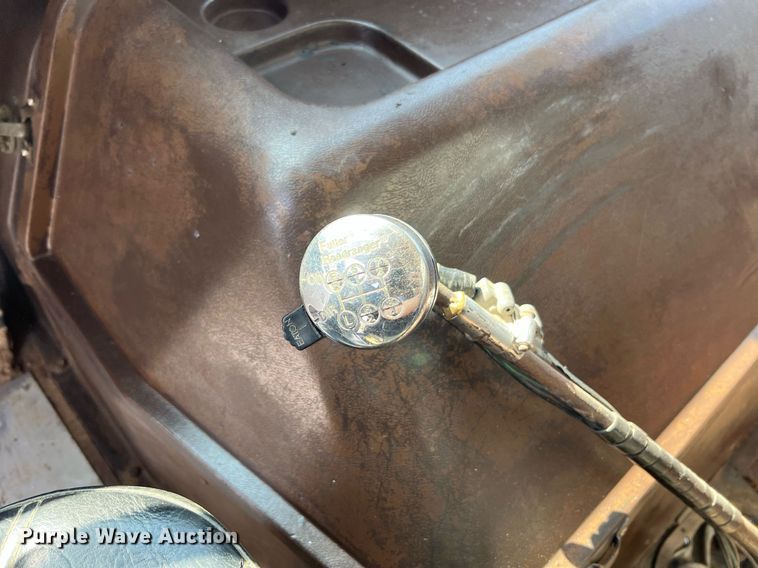 image for item II9187 1982 International F2275  dump truck