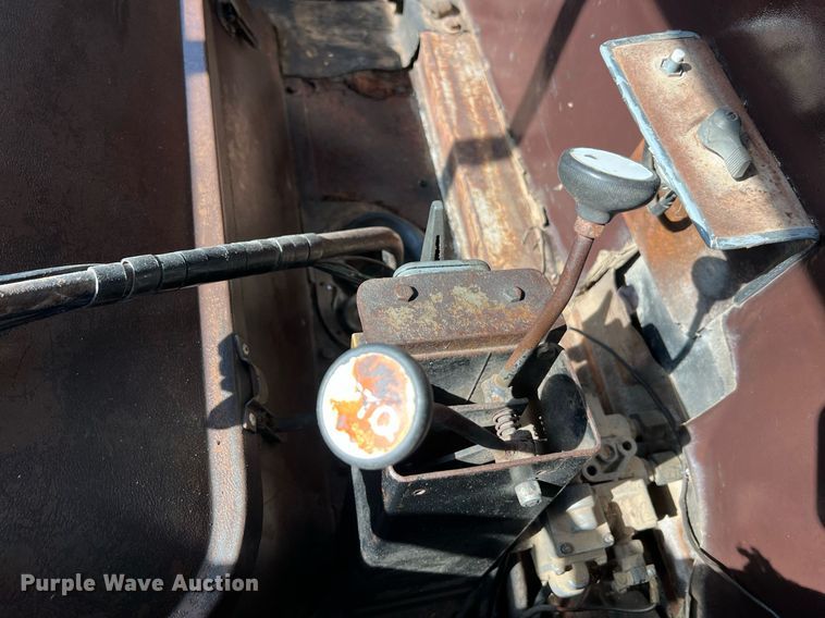 image for item II9187 1982 International F2275  dump truck