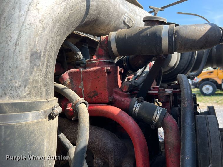 image for item II9187 1982 International F2275  dump truck