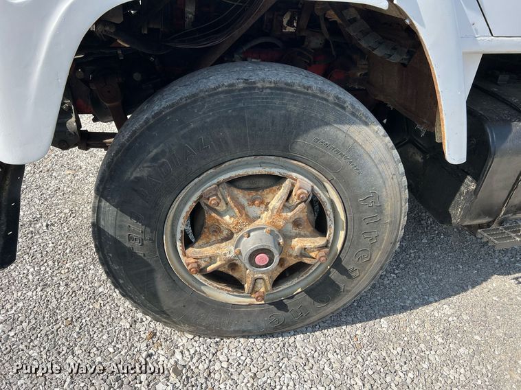 image for item II9187 1982 International F2275  dump truck