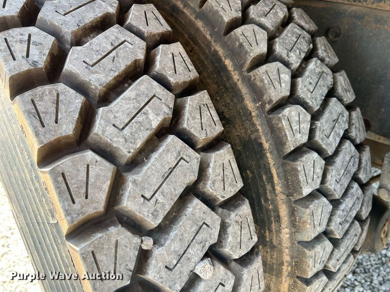 image for item II9187 1982 International F2275  dump truck