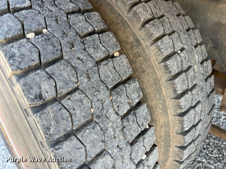 image for item II9187 1982 International F2275  dump truck