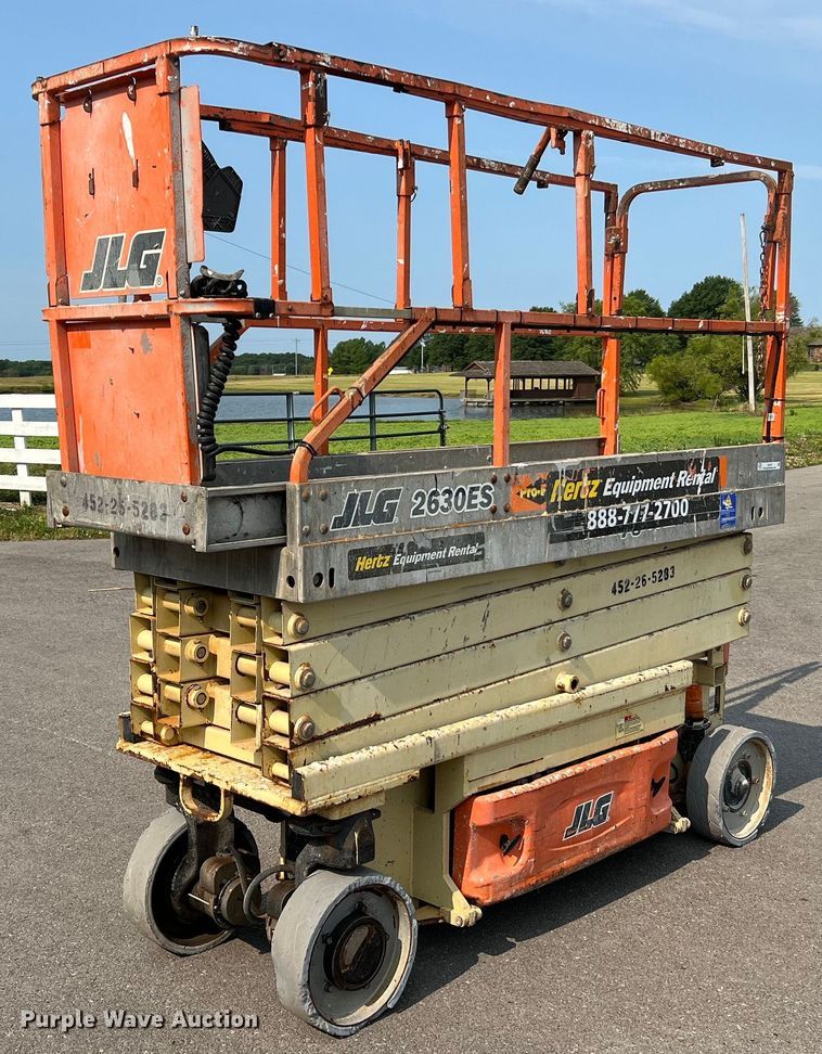 image for item II9197 2005 JLG 2630ES  scissor lift