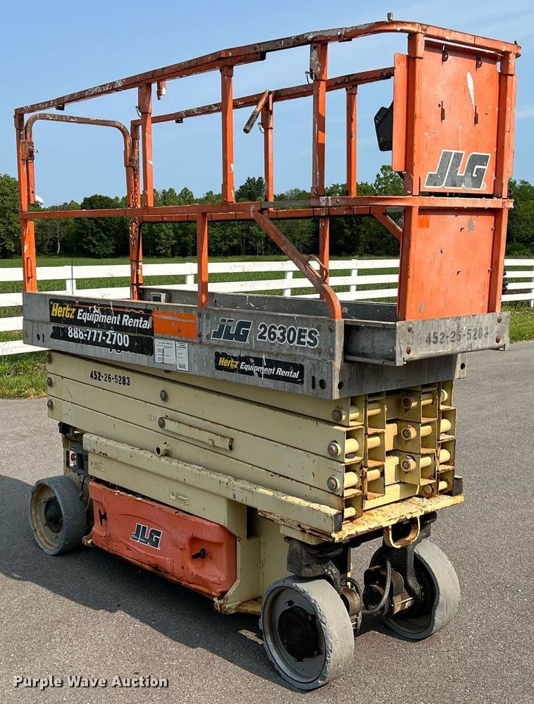 image for item II9197 2005 JLG 2630ES  scissor lift