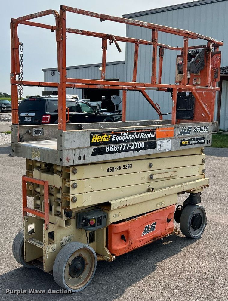 image for item II9197 2005 JLG 2630ES  scissor lift