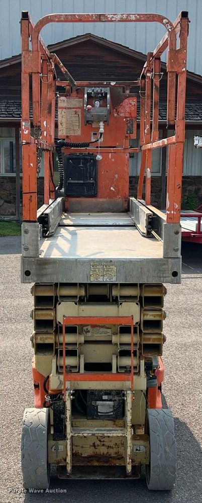 image for item II9197 2005 JLG 2630ES  scissor lift