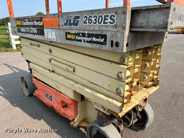 image for item II9197 2005 JLG 2630ES  scissor lift