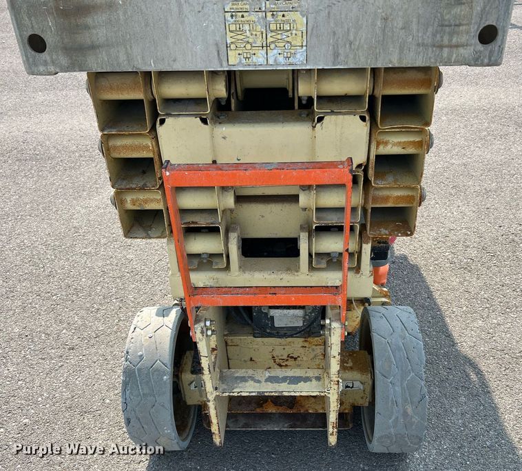 image for item II9197 2005 JLG 2630ES  scissor lift