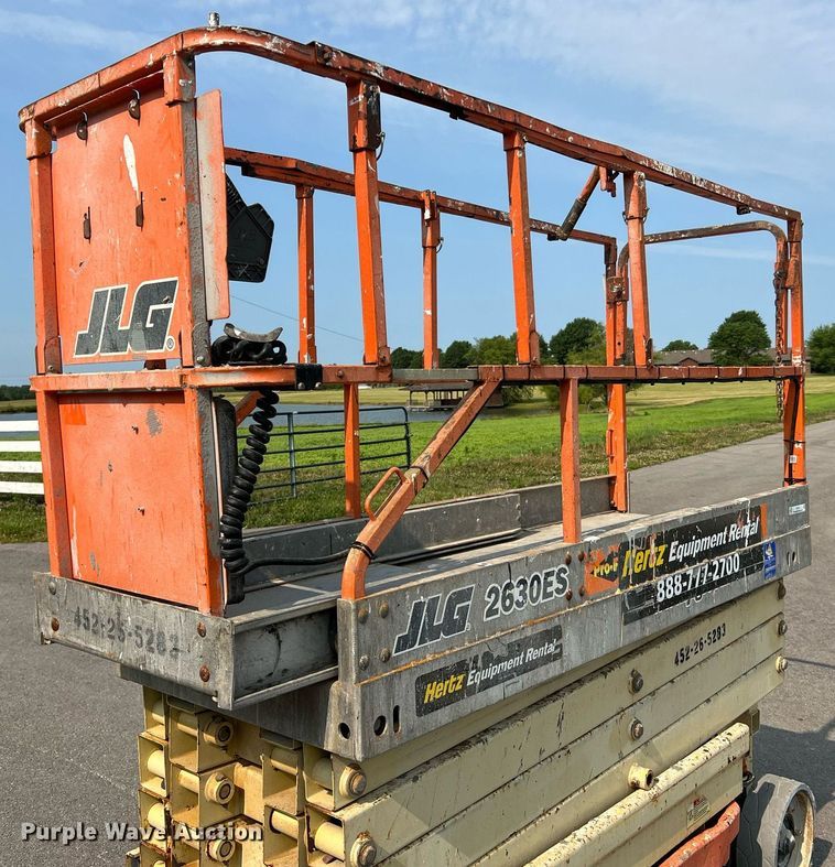image for item II9197 2005 JLG 2630ES  scissor lift