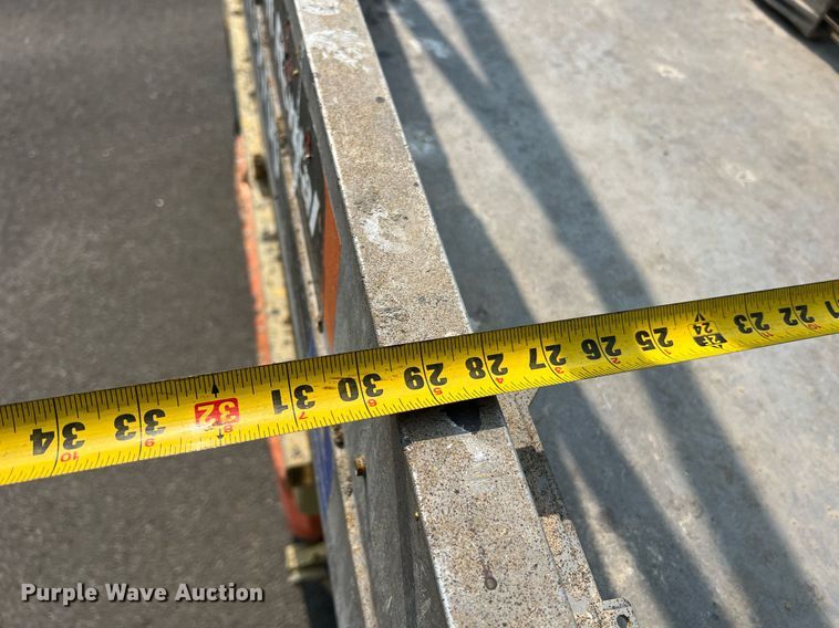 image for item II9197 2005 JLG 2630ES  scissor lift