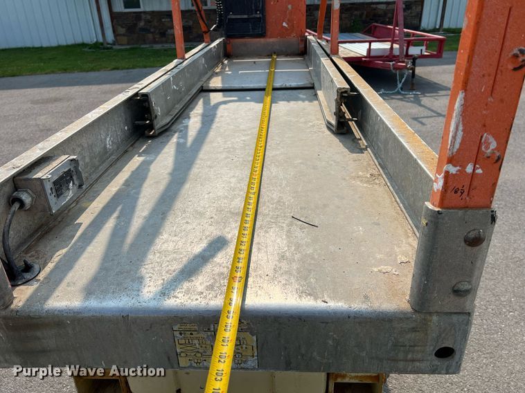 image for item II9197 2005 JLG 2630ES  scissor lift