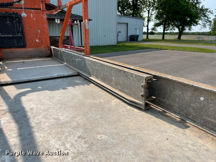 image for item II9197 2005 JLG 2630ES  scissor lift