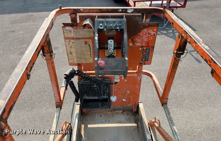 image for item II9197 2005 JLG 2630ES  scissor lift