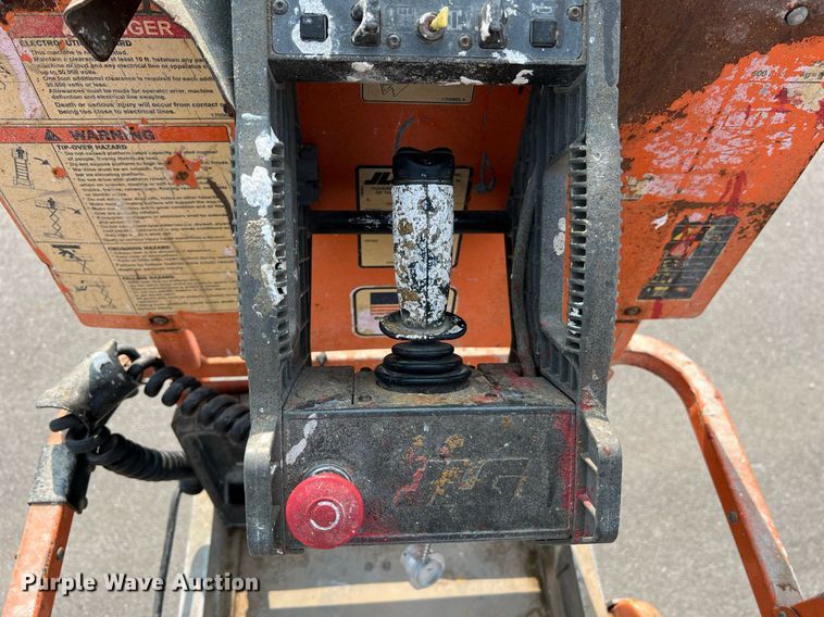 image for item II9197 2005 JLG 2630ES  scissor lift