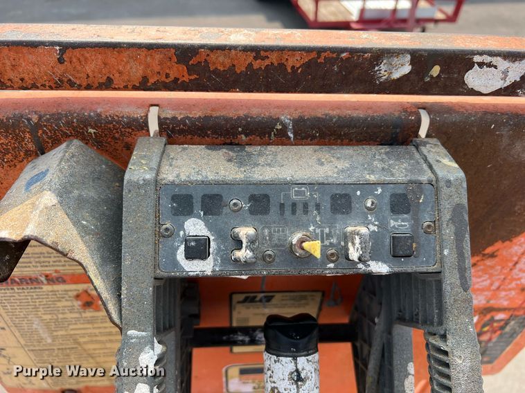 image for item II9197 2005 JLG 2630ES  scissor lift