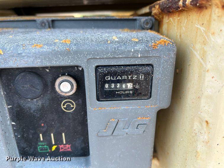 image for item II9197 2005 JLG 2630ES  scissor lift