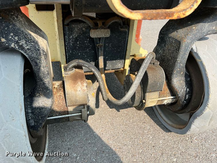 image for item II9197 2005 JLG 2630ES  scissor lift