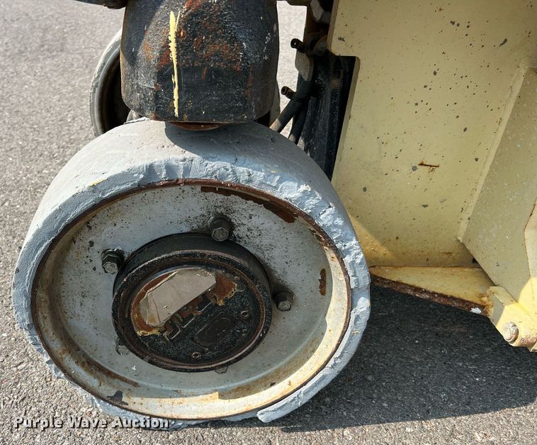 image for item II9197 2005 JLG 2630ES  scissor lift