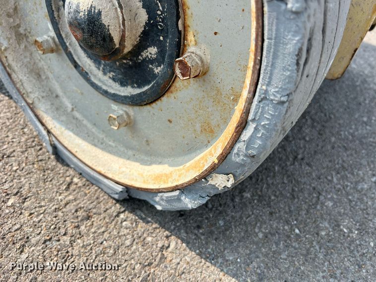 image for item II9197 2005 JLG 2630ES  scissor lift